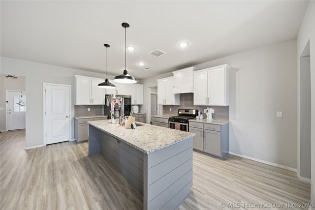 3583 E 144th Place S, Bixby, OK 74008