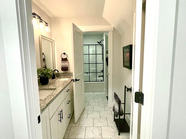 409 Shadow Oak Court, Boiling Springs, SC 29316