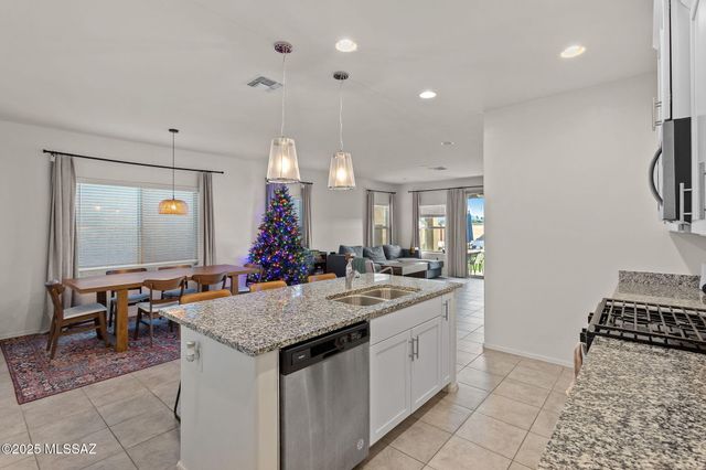 11288 S Weismann Drive, Vail, AZ 85641