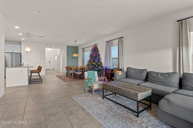 11288 S Weismann Drive, Vail, AZ 85641