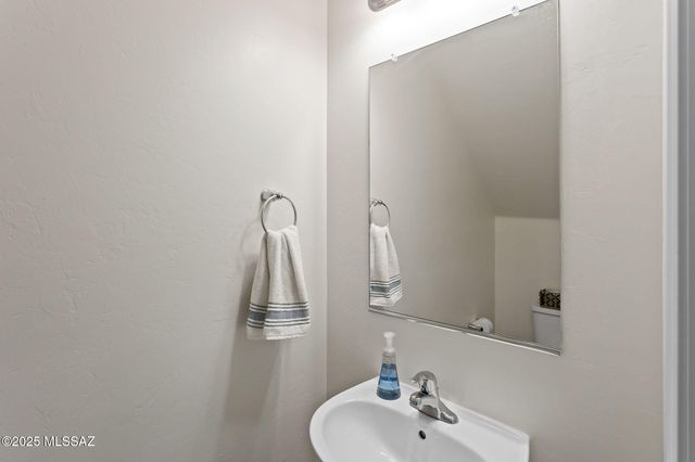 11288 S Weismann Drive, Vail, AZ 85641