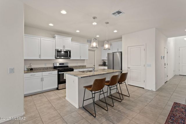 11288 S Weismann Drive, Vail, AZ 85641