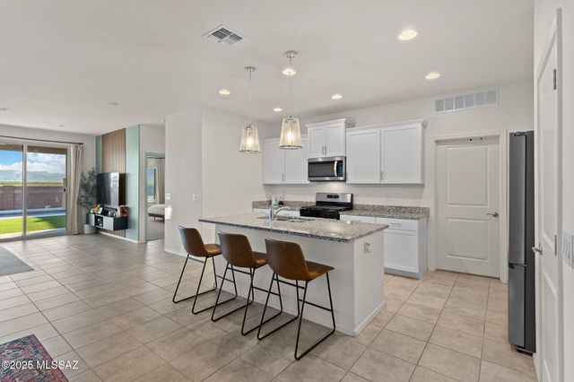 11288 S Weismann Drive, Vail, AZ 85641