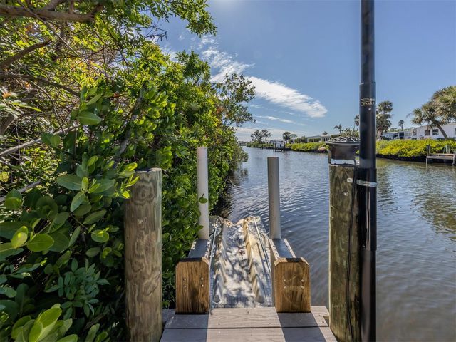 809 GARLAND AVENUE, Nokomis, FL 34275