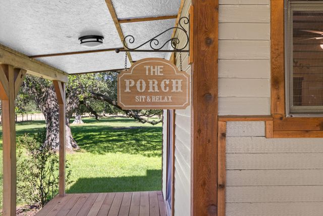 1195 County Road 161, Rock Island, TX 77470