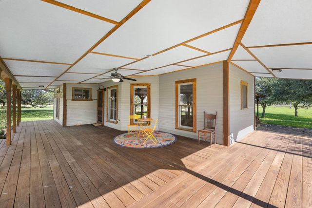 1195 County Road 161, Rock Island, TX 77470