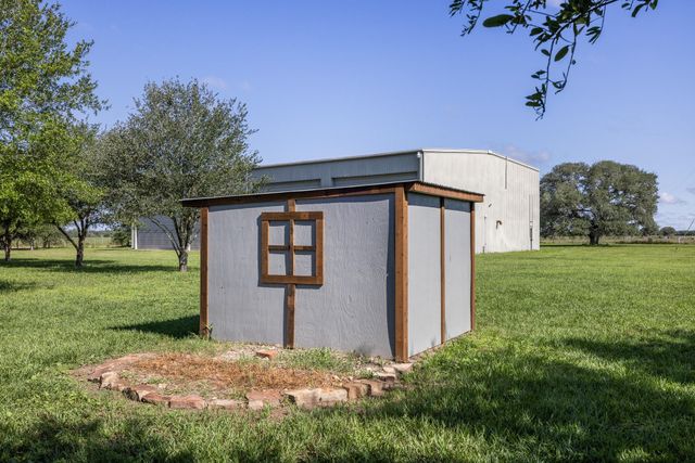 1195 County Road 161, Rock Island, TX 77470