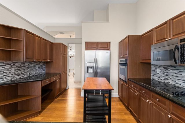 942 Windward Way, Weston, FL 33327