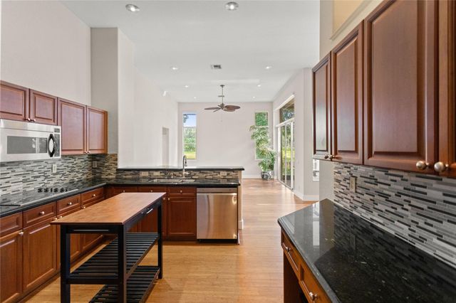 942 Windward Way, Weston, FL 33327