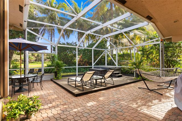 942 Windward Way, Weston, FL 33327