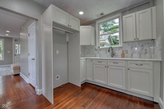 325 W Main Street, Greenfield, IN 46140