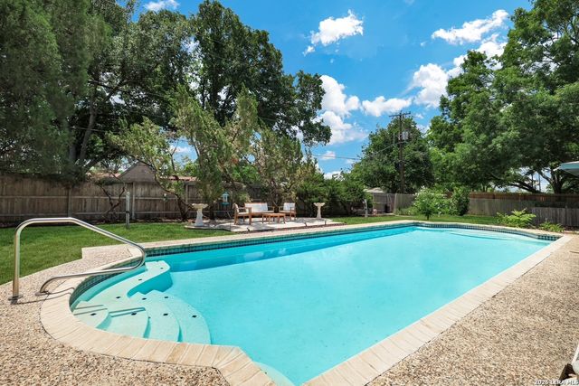 204 Gardenview, Castle Hills, TX 78213