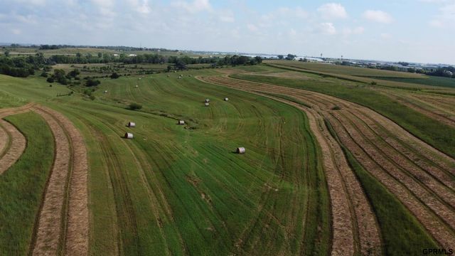 16050 S 222 Plaza, Gretna, NE 68028