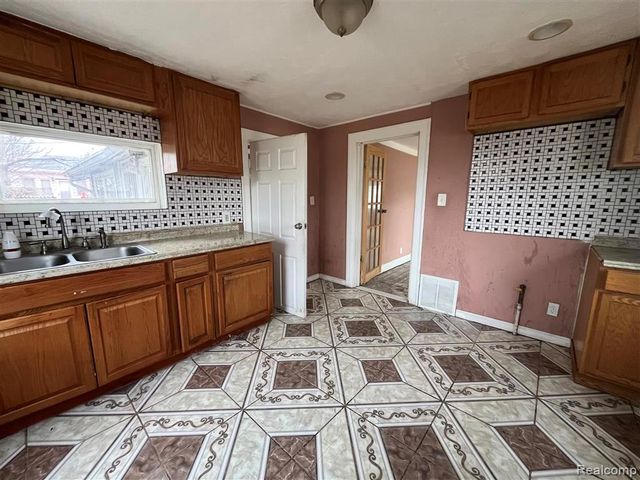 2119 Rome Avenue, Warren, MI 48091