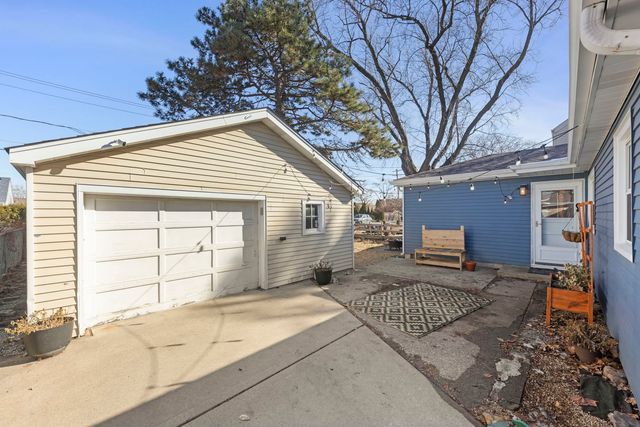 4341 Madison Avenue, Brookfield, IL 60513