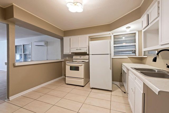 1014 48th Street, Galveston, TX 77551