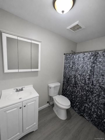 18 Black Stallion Court, Middletown, NY 10940