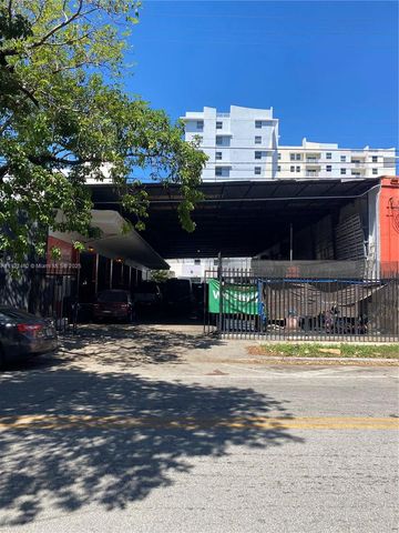 2300 NW 17th St, Miami, FL 33142