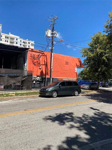 2300 NW 17th St, Miami, FL 33142