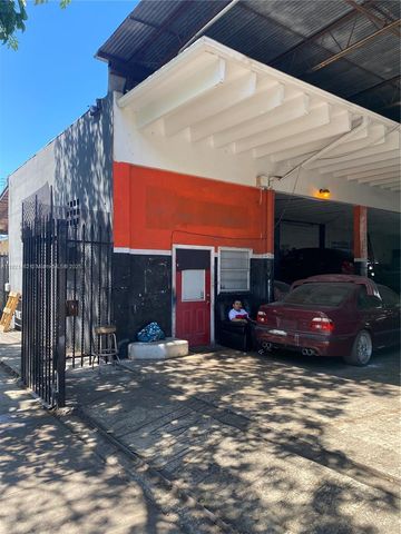 2300 NW 17th St, Miami, FL 33142