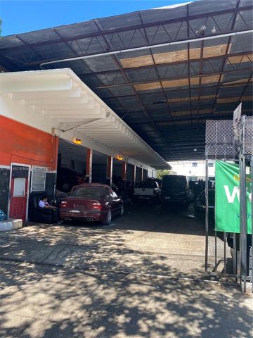 2300 NW 17th St, Miami, FL 33142