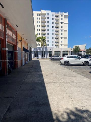 2300 NW 17th St, Miami, FL 33142