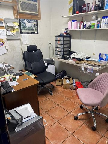 2300 NW 17th St, Miami, FL 33142