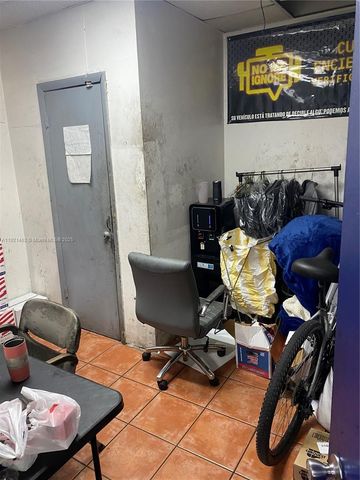 2300 NW 17th St, Miami, FL 33142