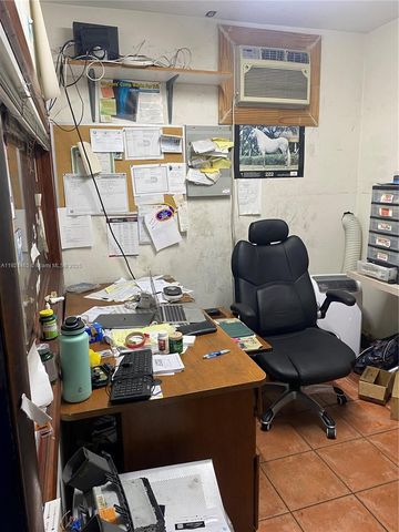 2300 NW 17th St, Miami, FL 33142