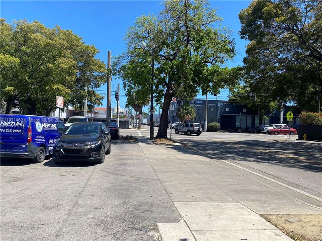 2300 NW 17th St, Miami, FL 33142