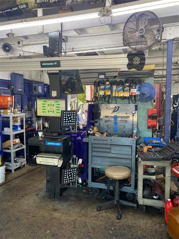 2300 NW 17th St, Miami, FL 33142