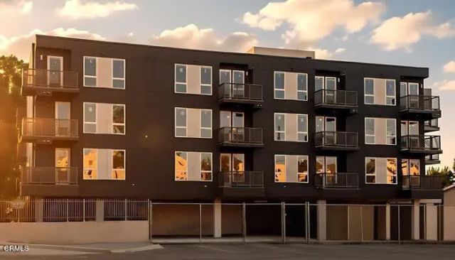 18900 Parthenia Street 102, Northridge, CA 91324