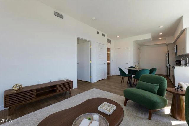 18900 Parthenia Street 102, Northridge, CA 91324