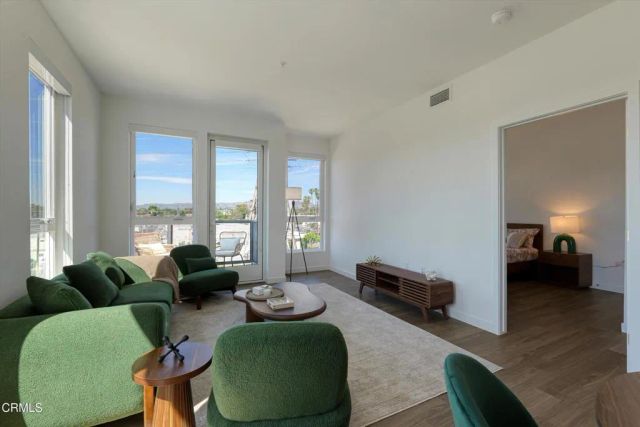 18900 Parthenia Street 102, Northridge, CA 91324
