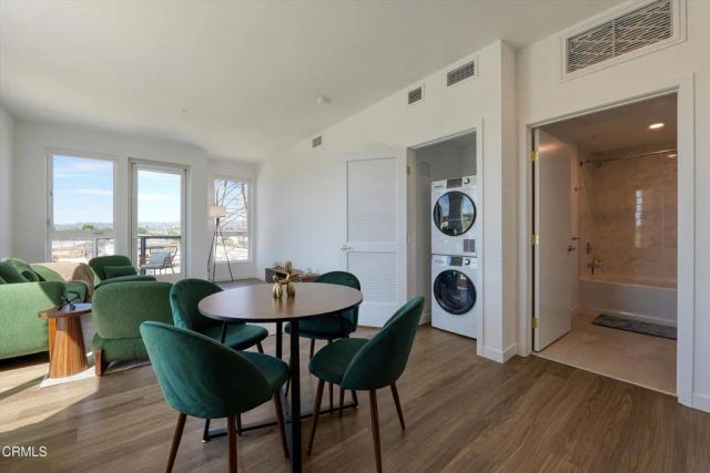 18900 Parthenia Street 102, Northridge, CA 91324