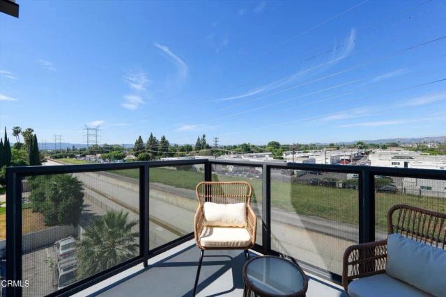 18900 Parthenia Street 102, Northridge, CA 91324