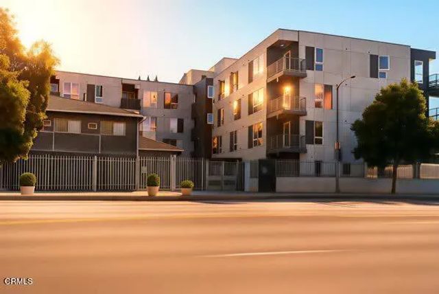 18900 Parthenia Street 102, Northridge, CA 91324