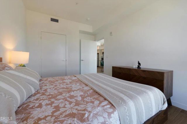 18900 Parthenia Street 102, Northridge, CA 91324