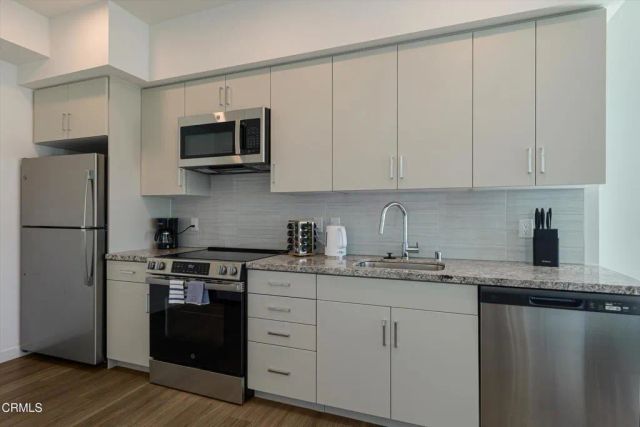 18900 Parthenia Street 102, Northridge, CA 91324