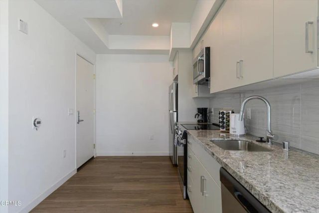 18900 Parthenia Street 102, Northridge, CA 91324