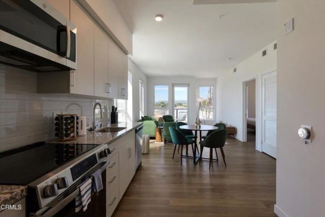 18900 Parthenia Street 102, Northridge, CA 91324