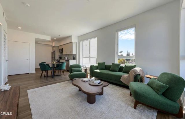 18900 Parthenia Street 102, Northridge, CA 91324