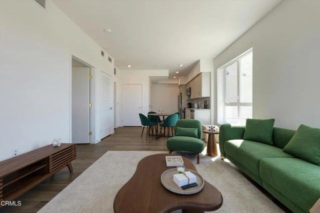 18900 Parthenia Street 102, Northridge, CA 91324
