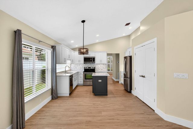 1142 Canoe Point, Delray Beach, FL 33444