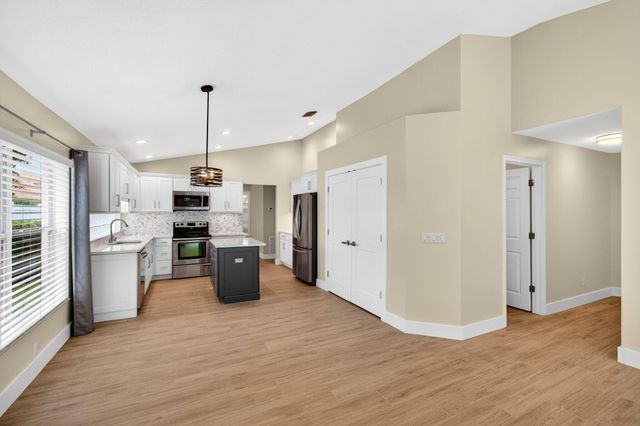 1142 Canoe Point, Delray Beach, FL 33444