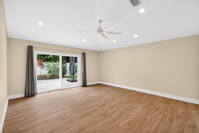 1142 Canoe Point, Delray Beach, FL 33444