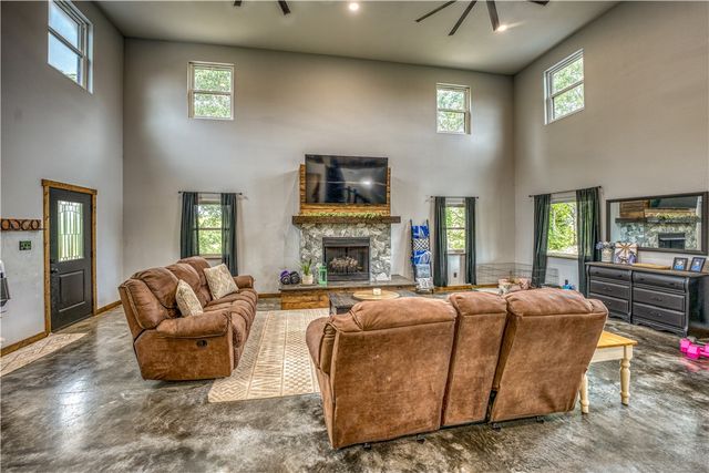 1640 NC 4210, Western Grove, AR 72685