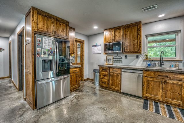 1640 NC 4210, Western Grove, AR 72685
