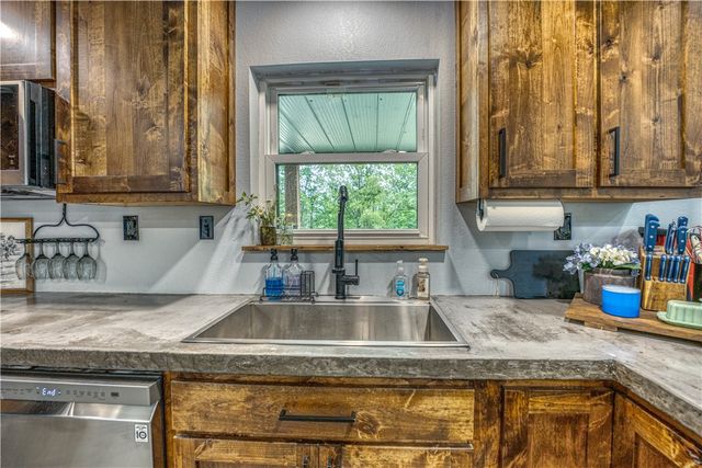 1640 NC 4210, Western Grove, AR 72685