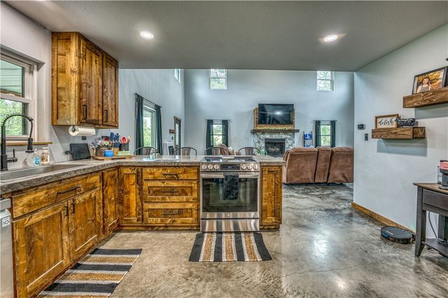 1640 NC 4210, Western Grove, AR 72685